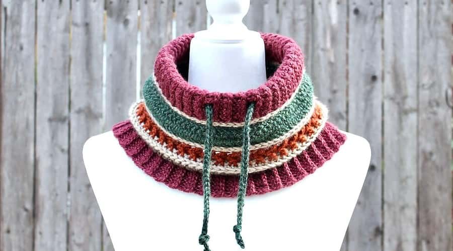 crochet striped cowl in autumn colours with split ribbed hem and drawstring closure